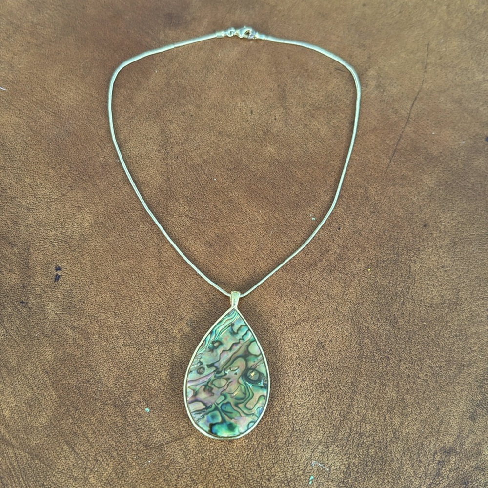 Mother of Pearl Teardrop Pendant Necklace